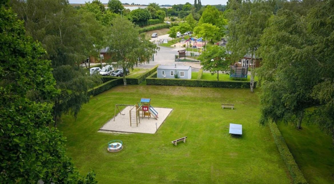 Camping Les Portes Du Perche Mamers Exterior foto